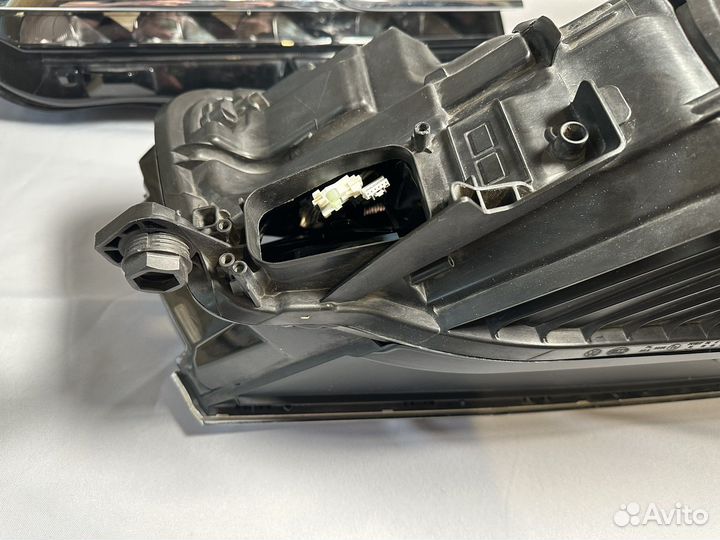 Фара правая, левая VW Touareg 3 Matrix 761941082