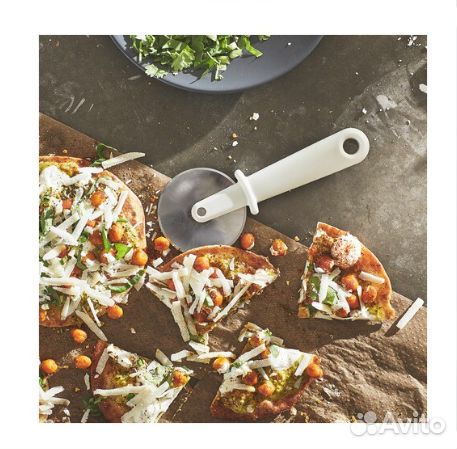 Нож для пиццы Икеа Упфиллд белый, новый, в наличии