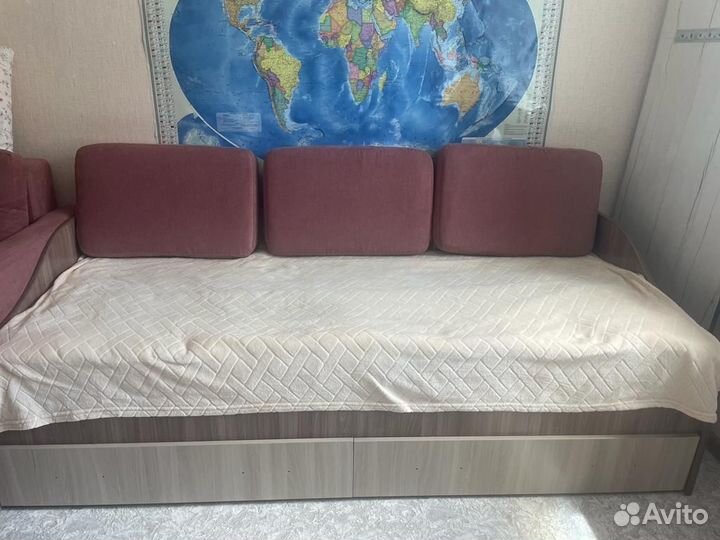 Продам спальный гарнитур бу
