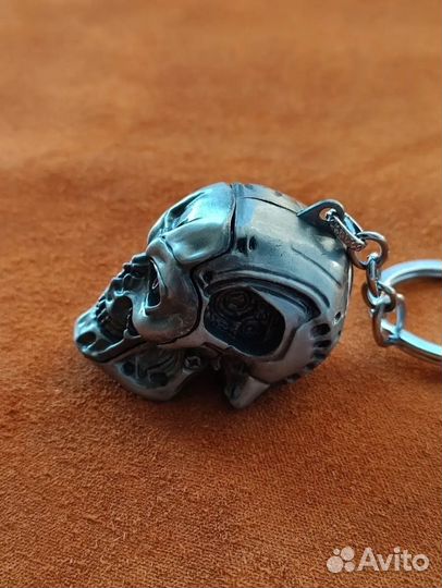 Брелок череп терминатора брелок для ключей