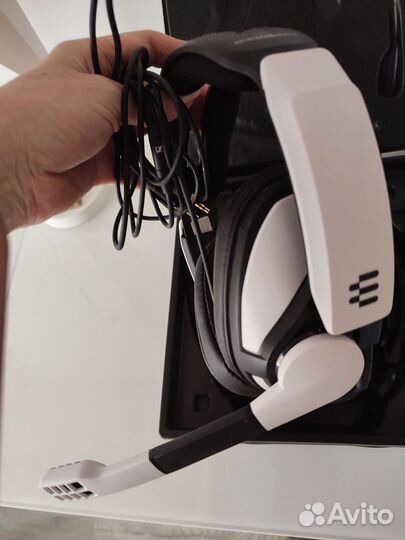 Проводные наушники