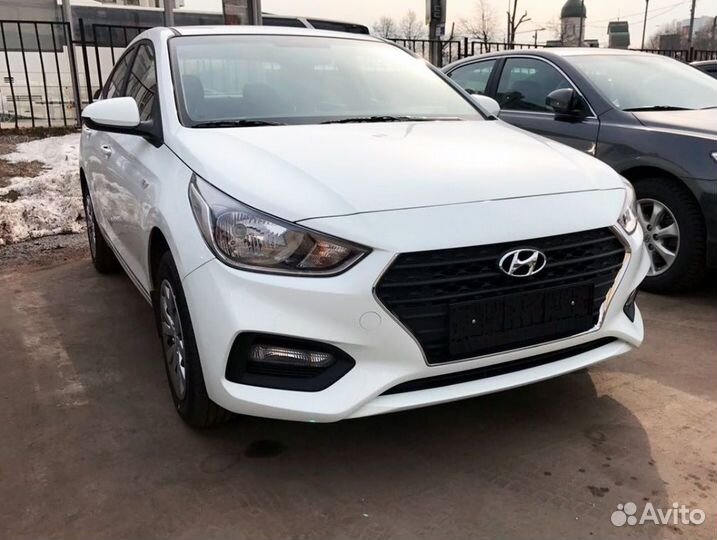 Передний бампер на Hyundai Solaris 2 2017-2020