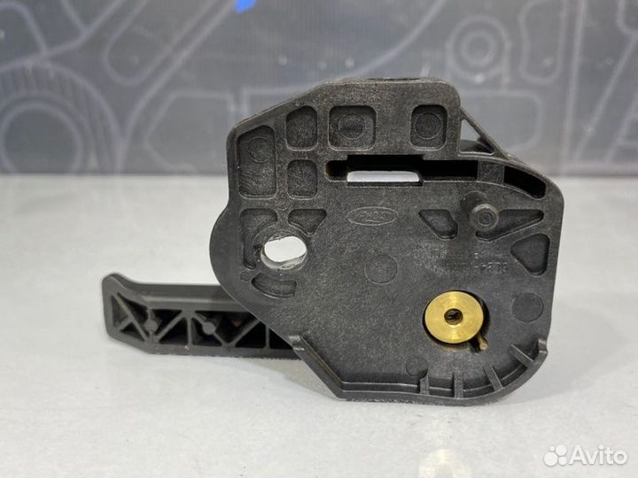 Ручка открытия капота Ford Explorer U251 4.6L 3V