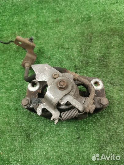 Суппорт тормозной задний левый Dodge Journey 2.4