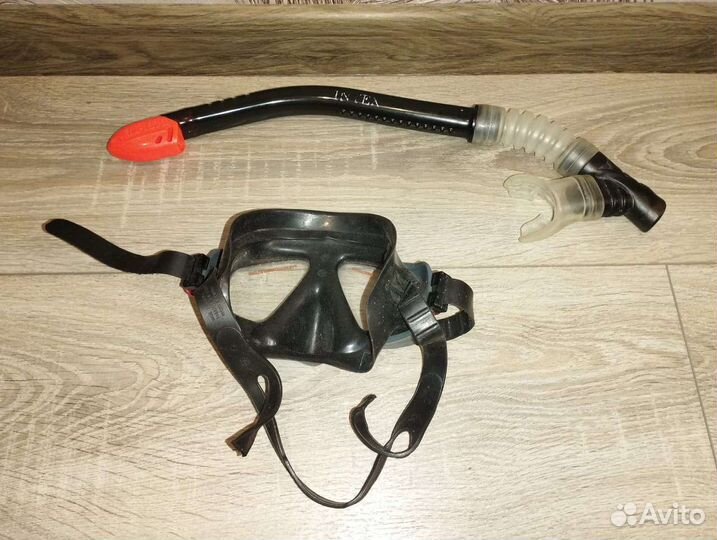 Маска с трубкой для плаванья
