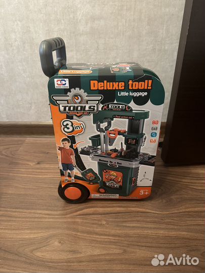 Набор строительных инструментов в чемоданчике