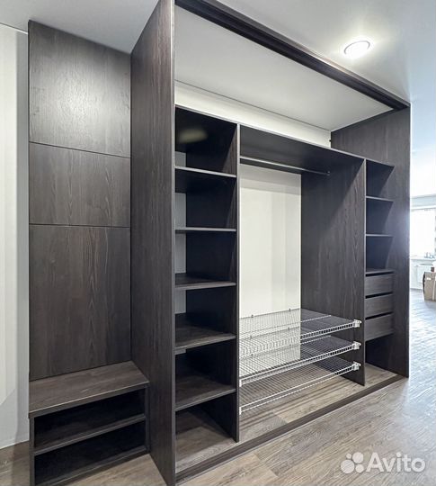 Q3P1J4 Шкаф купе