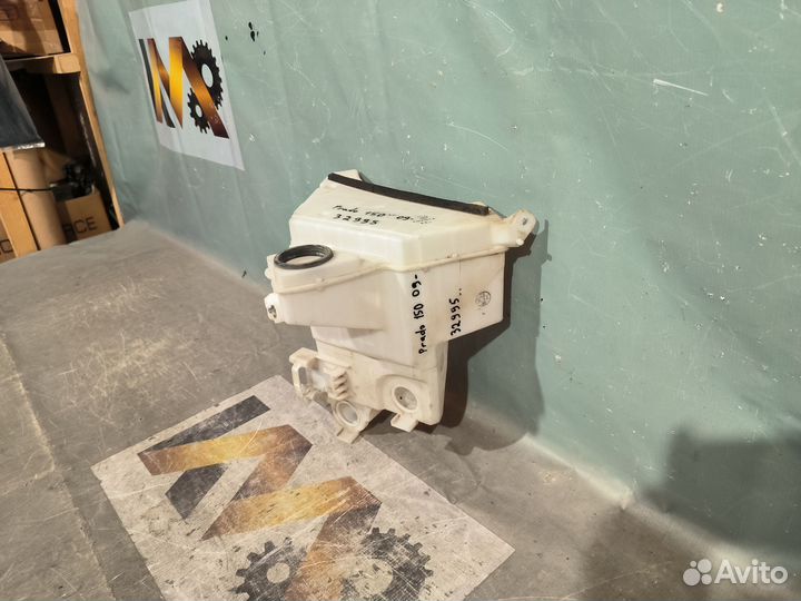 Тойота Прадо 09- Бачек Омывателя 32995