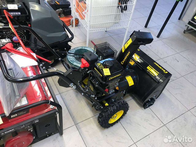 Снегоуборщик champion st 556