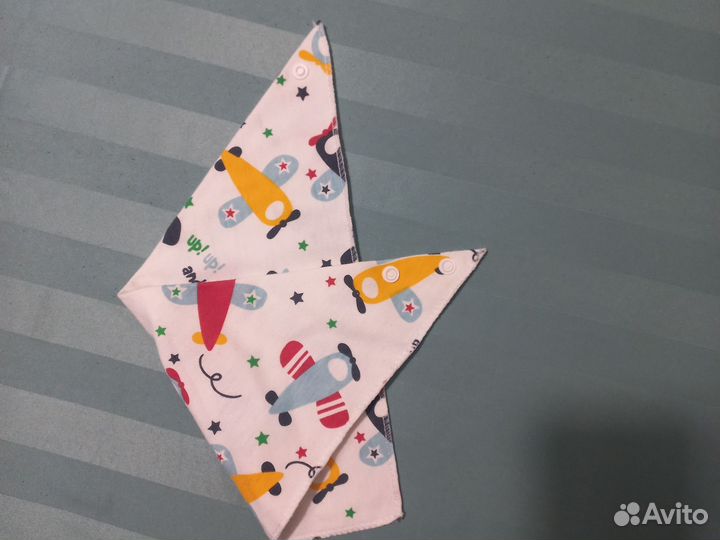 Слюнявчик нагрудник новые