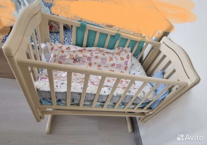 Детская кроватка люлька с маятником Гандылян