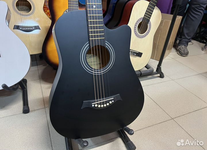 Гитара черная акустика