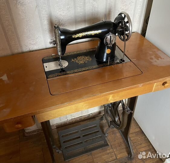 Швейная машина Подольск ножная