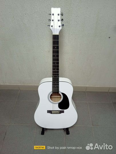 Акустическая гитара