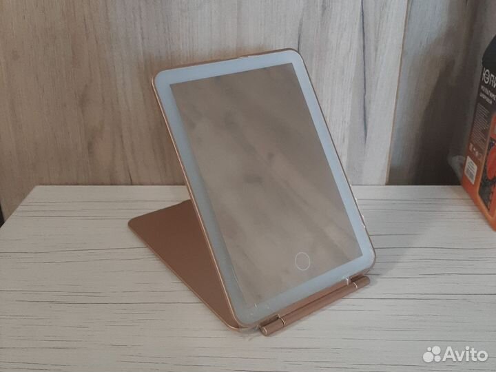 Зеркало с подсветкой настольное