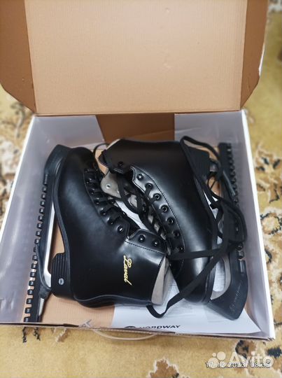 Коньки фигурные, мужские, кожаные p. 43.5 mm 280