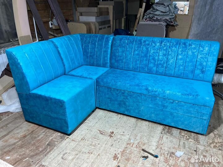 Диван угловои кухонныи