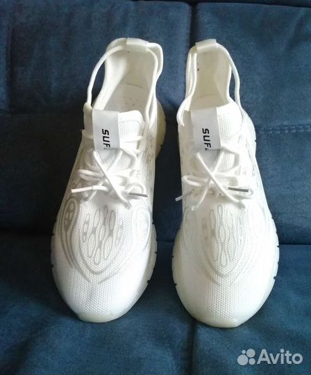 Кроссовки новые