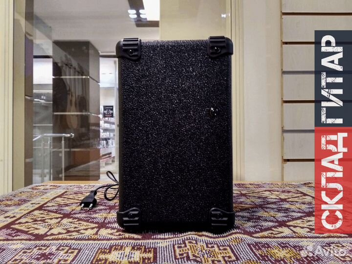 Комбоусилитель для бас-гитары Belcat 15Вт