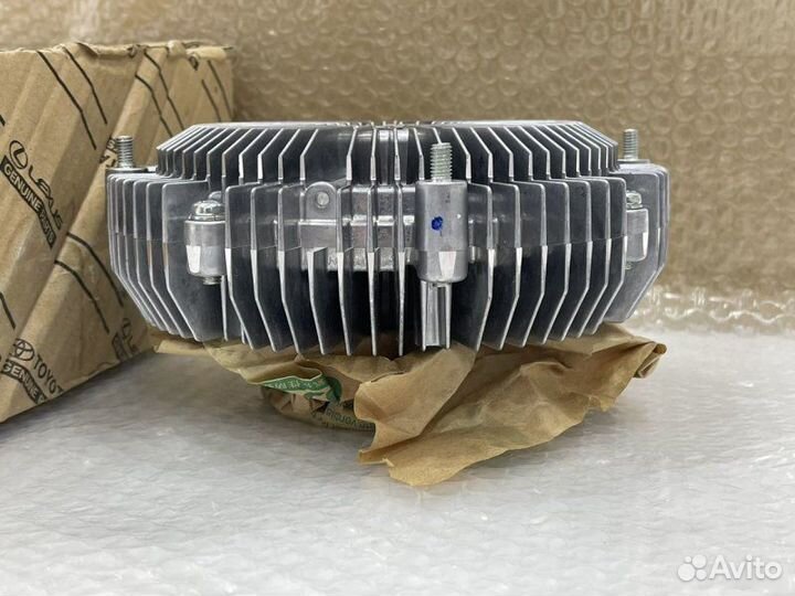 Термомуфта вентилятора UR Toyota Land Cruiser 200