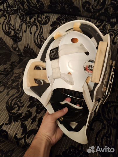 Вратарский шлем bauer