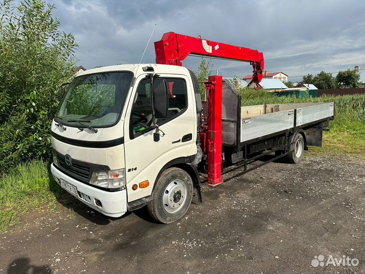 Hino 300 (Dutro) с КМУ, 2011