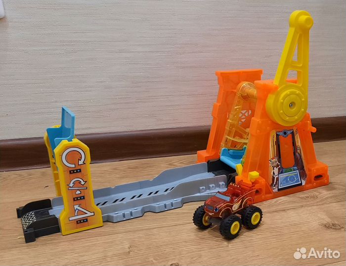 Игровой набор 'Гиперпетля' Mattel Blaze