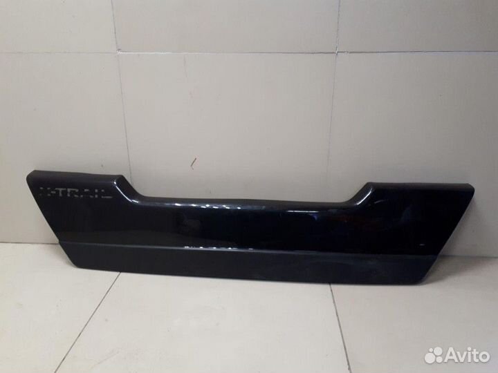 Накладка двери багажника Nissan X-Trail