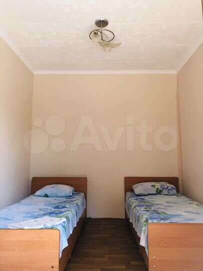 Комната 15 м² в 5-к., 1/1 эт.