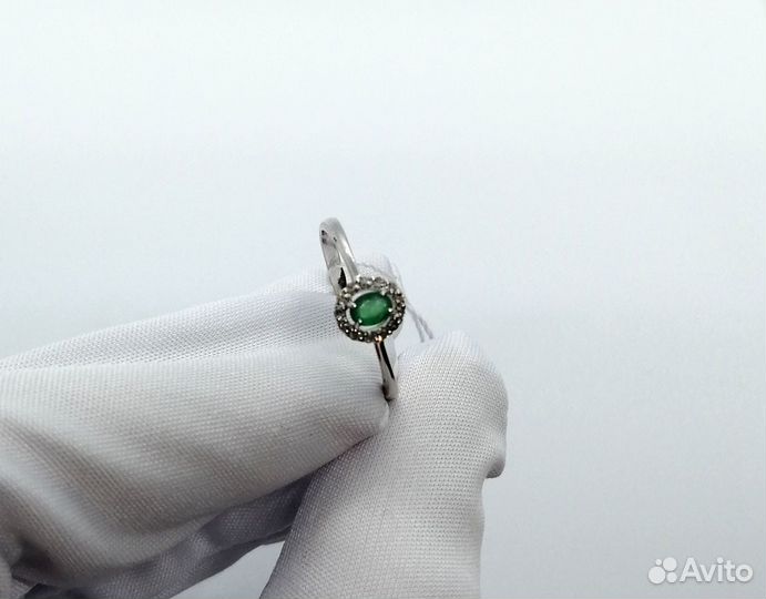 Кольцо с природным камнем Золото