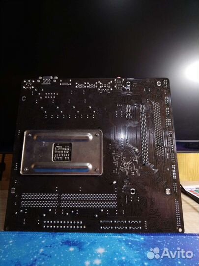 Материнская плата с процессором и кулером