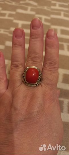 Серебряное кольцо с кораллом