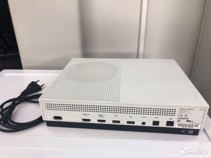 Игровая приставка Xbox One S 500 гб