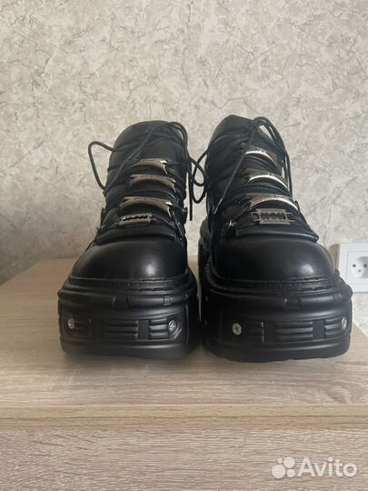 New rock tank на руках