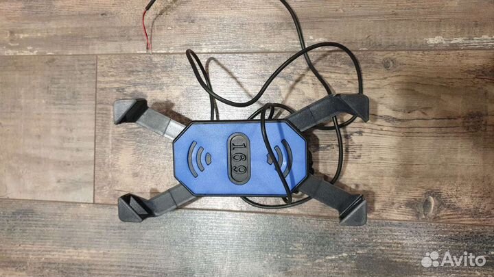 Крепление для телефона с зарядкой