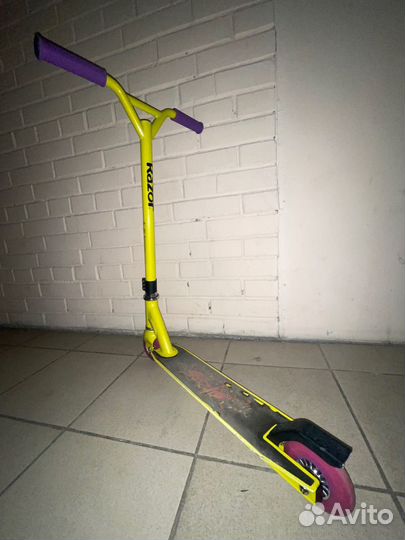 Трюковый экстремальный самокат от Razor