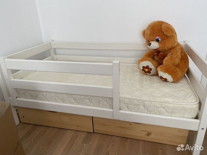 Кровать детская из бука с матрацем