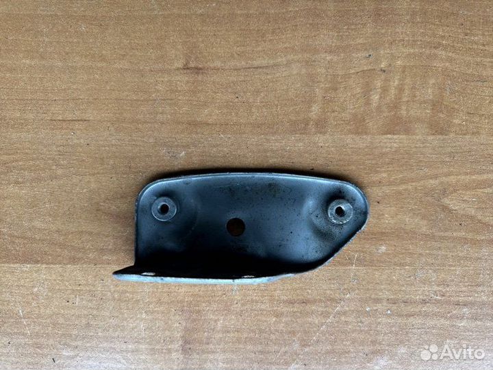 Кронштейн крепления крыла Skoda Octavia универсал