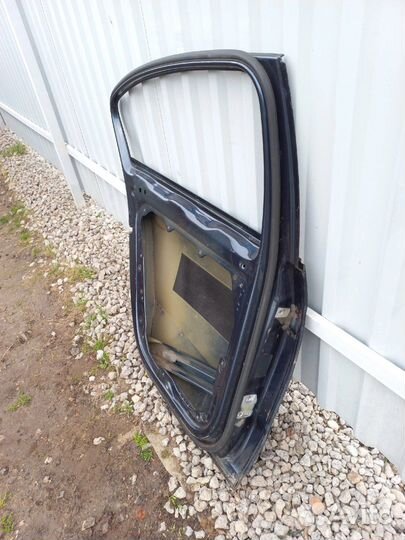 Дверь левая задняя Volkswagen Passat B6