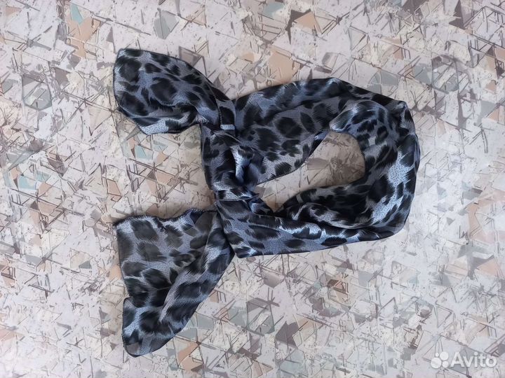 Сумочки,шарфы