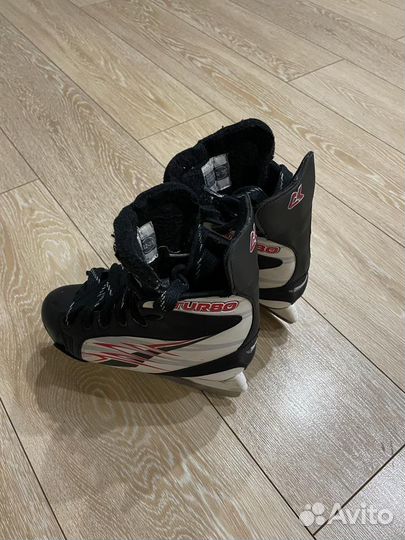 Коньки хоккейные