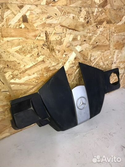 Декоративная крышка двигателя Mercedes-Benz