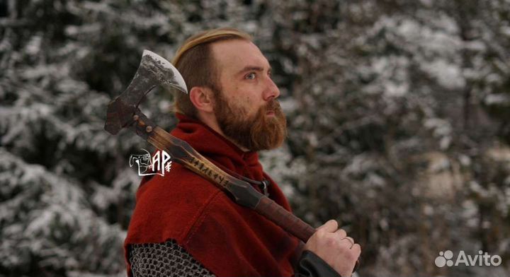 Кованый топор Рунический