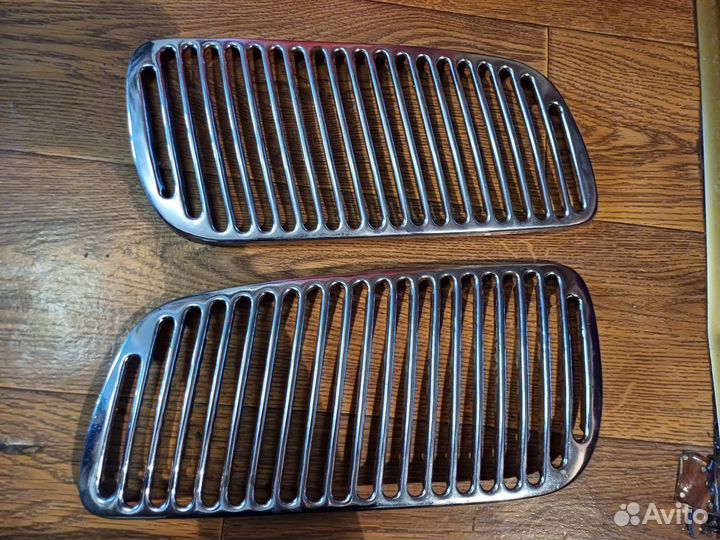 Вставка в решётку радиатора 3110