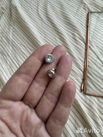 Серьги пусеты guess