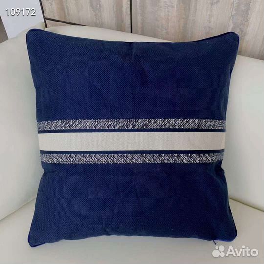 Декоративные подушки с вышивкой dior синяя