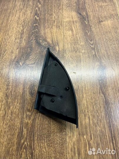 Накладка крепления зеркала передняя правая Volvo