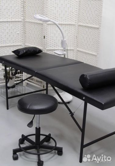 Кушетка на стальных ножках в экокоже. доставка