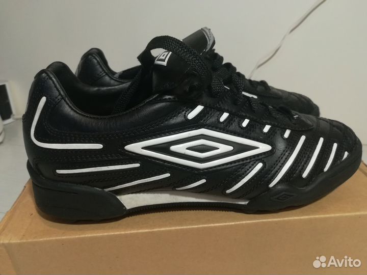 Футбольные шиповки umbro р.40 новые