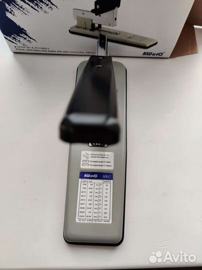 1.Степлер KW-trio 50LC. 2 Дырокол KW-trio 9670